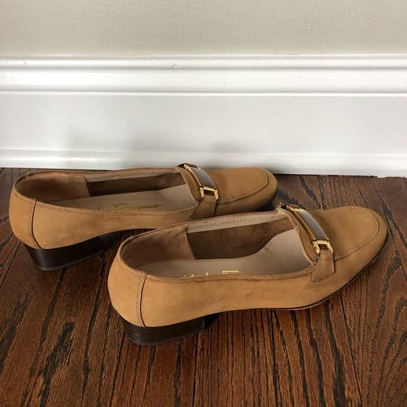 Salvatore Ferragamo Women’s 5.5 Tan Suede Genuine Leather 1.25” Heel Pumps - GUC - Picture 5 of 11